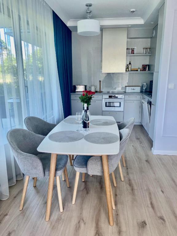 Rezydencja Niechorze 108 Prestige by The Beach z Basenem i SPA - Bed and Breakfast Niechorze
