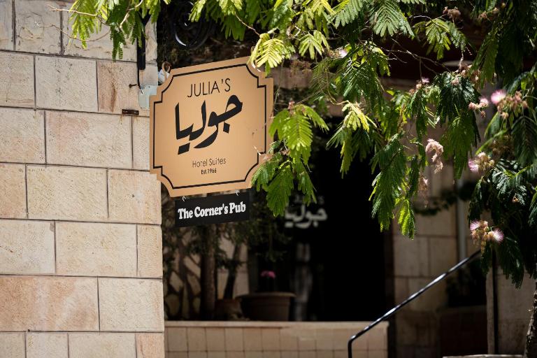 Julia's Hotel Suites - B&B Amman