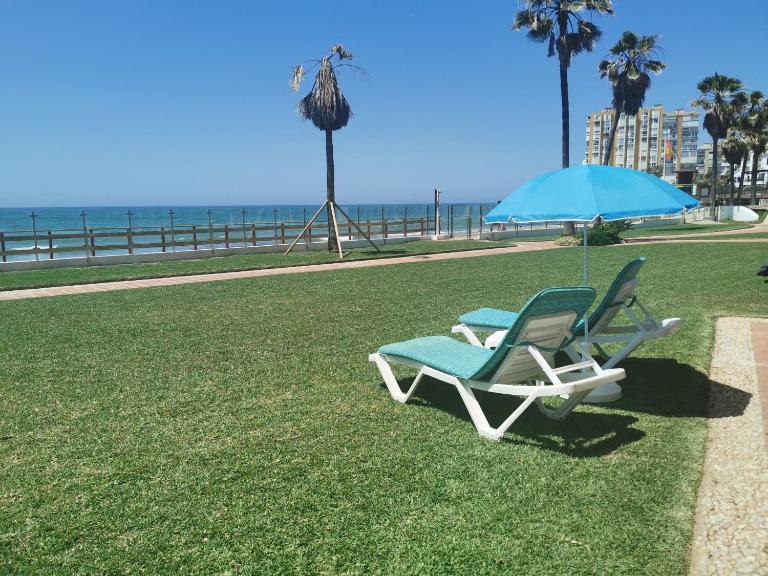 Dona Lola Sandra - Frontline beach house with full sea views within a short drive to Marbella - Costa del sol CS108 - B&B Mijas Costa