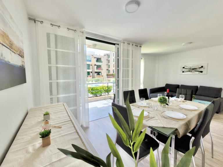 Las Viñas Playa Americas Apartment with Pool & Terrace - Chambres d'hôtes Arona