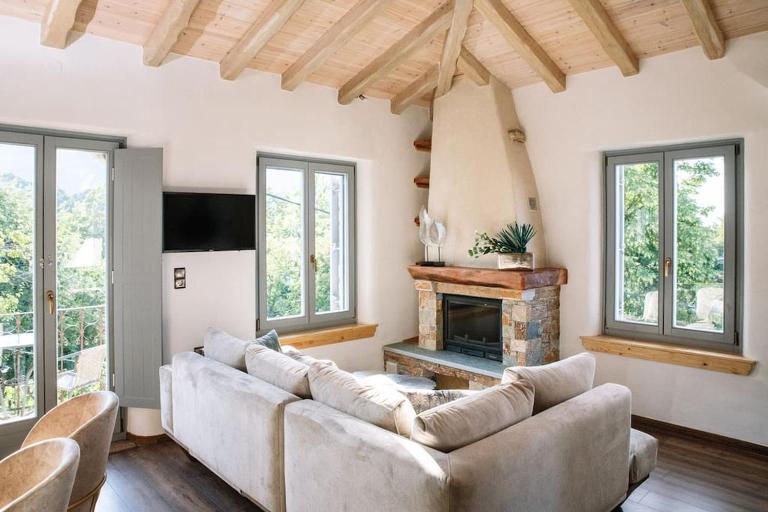 Archontiko Epirus 2 - B&B Mouresi