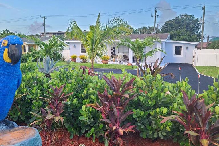 Palm Springs 3-Bedroom 2-Bath 5 Miles to the Beach - B&B Lake Worth Beach