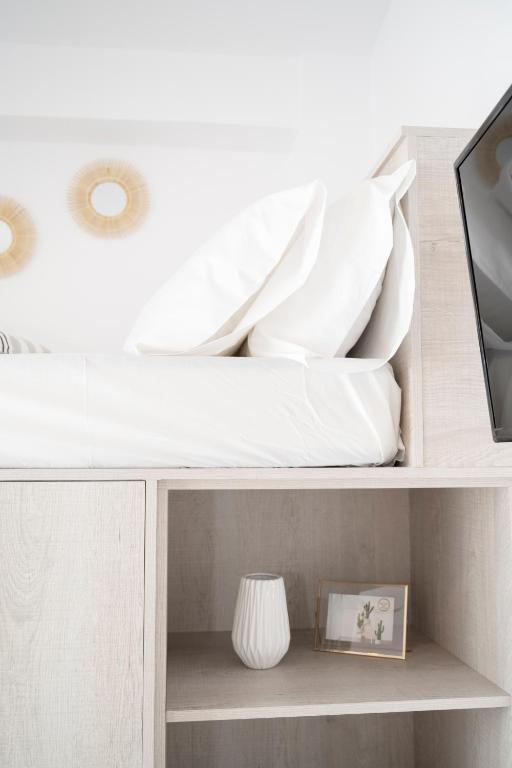 "Calm Joy & J" - Nest - Bed and Breakfast Ermoúpolis