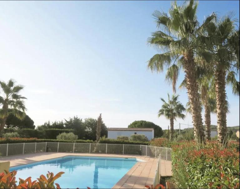 L’AZUREENNE - 2/4 Pers Cosy, spacieux avec piscine - B&B La Seyne-sur-Mer