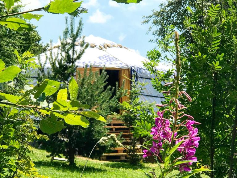 Eco Yourte Les Airelles - Chambres d'hôtes Saint-Anthème