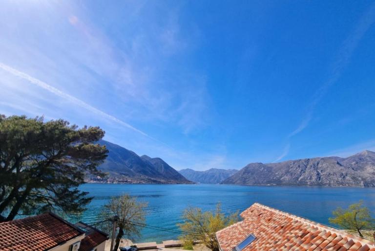 Lovely apartment Jovan 3,with a view of the bay and free Wi-Fi - B&B Kotor