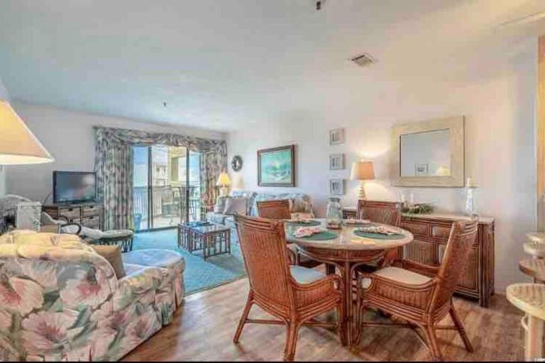 Lovely 2-bedroom condo with pool - B&B Myrtle Beach
