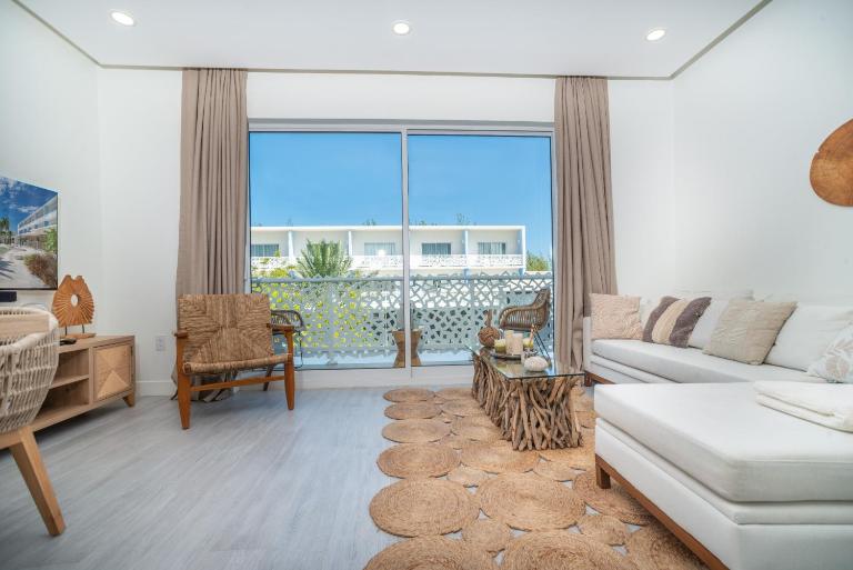Luxury 1 bed apartment near Seven Mile Beach at The Grove - Villa Zen - Ferienwohnung Upper Land