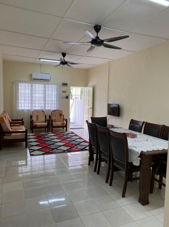 Homestay Sri Jasmine - Chambres d'hôtes Kajang