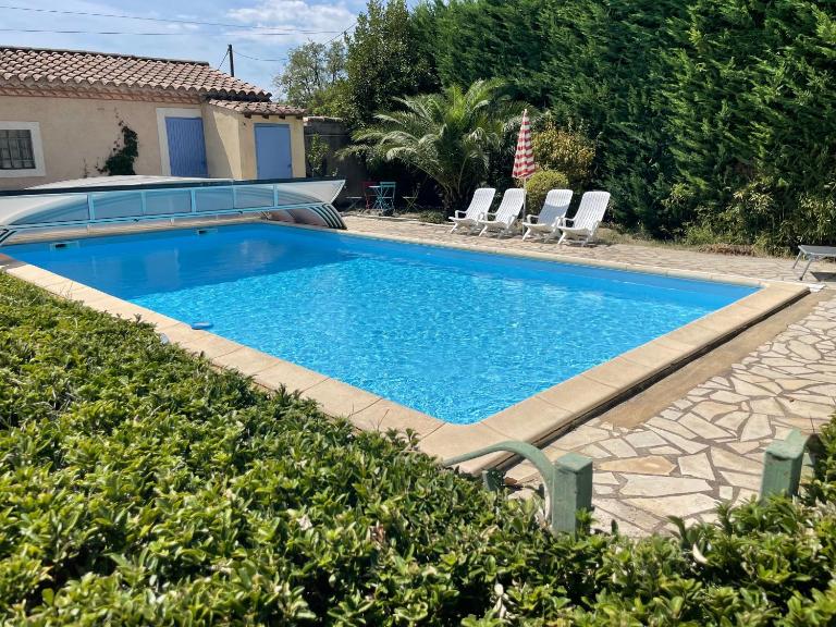 CHARMANT LOGEMENT AVEC PISCINE EN PROVENCE au premier étage d une villa - B&B Tarascón