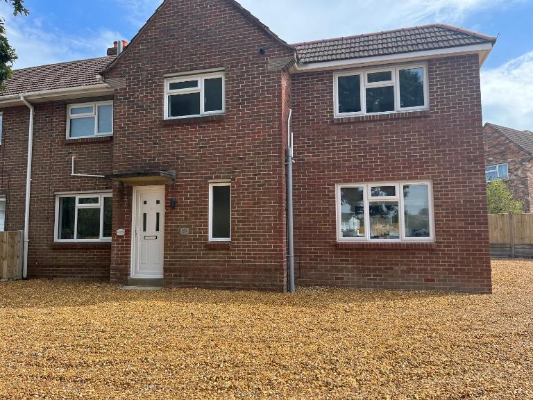 House - Sleeps 14 onsite parking & pets allowed - B&B Poole
