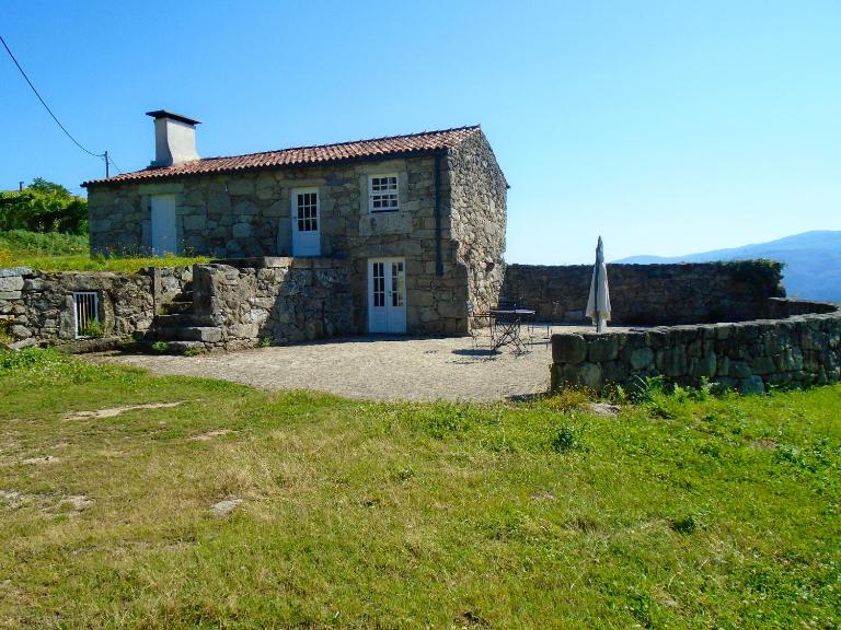 Charming House in Andeviso with Mountain View - Ferienwohnung Arcos de Valdevez