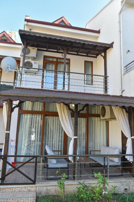 VİLLA ALP'S TRİPLEX LAGOON HAVUZ OLANAĞI SUNAN - B&B Belek