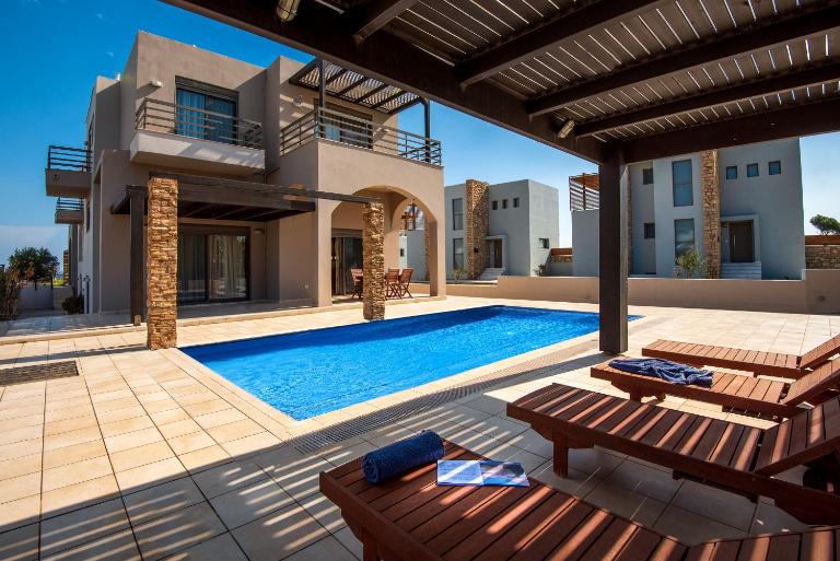 Blue Wave Villa - road view - Ferienwohnung Gennadi