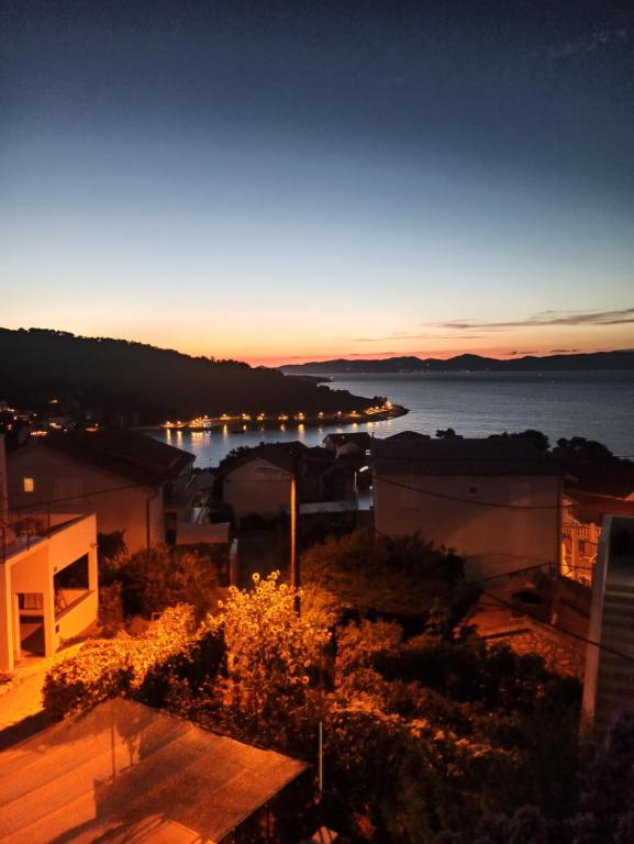 Apartments Tony - near the sea - Bed and Breakfast Stomorska