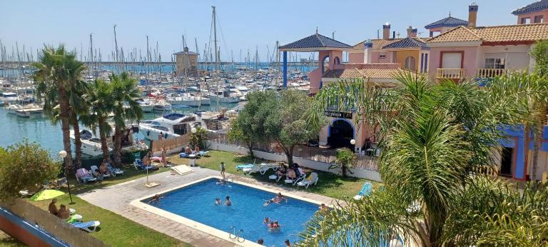 appartement climatisé deux chambres front de mer et piscine - B&B Torrevieja