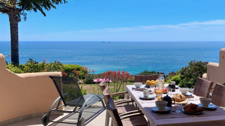 Maison 4 pièces, vue panoramique, piscine, climatisation, près de Palombaggia - B&B Porto Vecchio