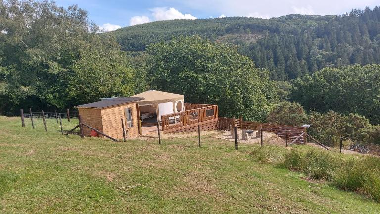 Yurt Uchaf Off-Grid Glamping - B&B Machynlleth