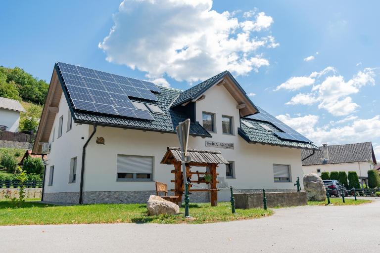 Prima Countryside Apartments near Bled - Bed and Breakfast Žirovnica
