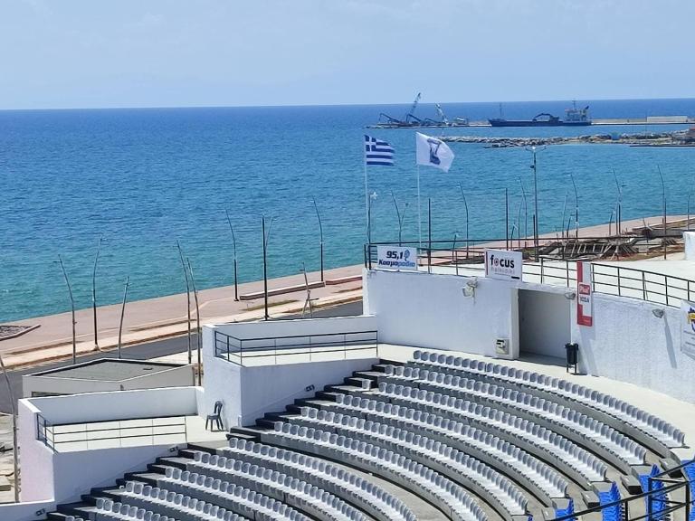 Blue Dolphins Apartment - B&B Nea Moudania