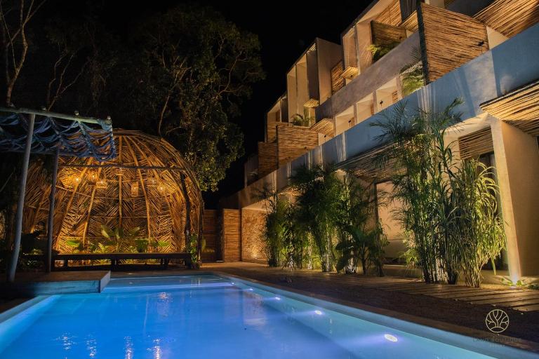 Spacious 2BR apt · Wide balcony w/tub & Yoga deck - B&B Tulum