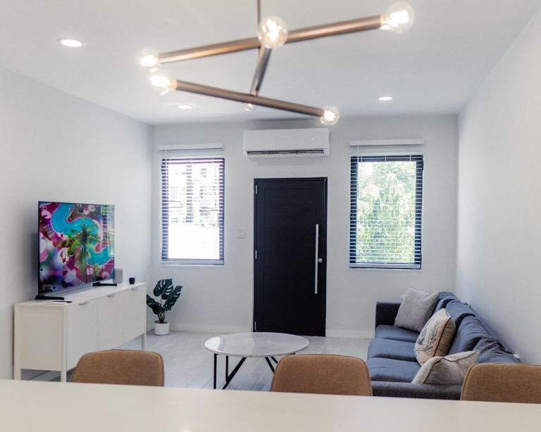 City Center - Spacious - Modern - Perfect Location - B&B San Juan