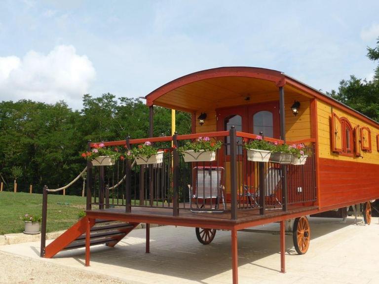 La Roulotte de Bourgogne - B&B Brianny