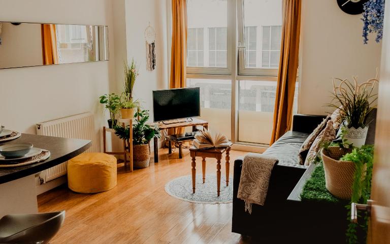 Lovely Bohemian Apartment in Heart of City Life - B&B Glasgow