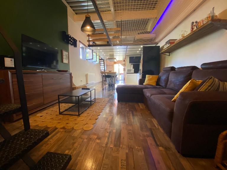 Gîte du Silo Loft atypique ,Tournesol , spa&piscine couverte - Chambres d'hôtes Toucy