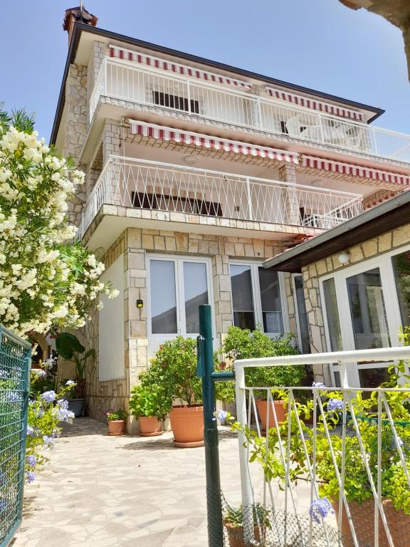 Apartments and Studios Vinko Matić - B&B Rab