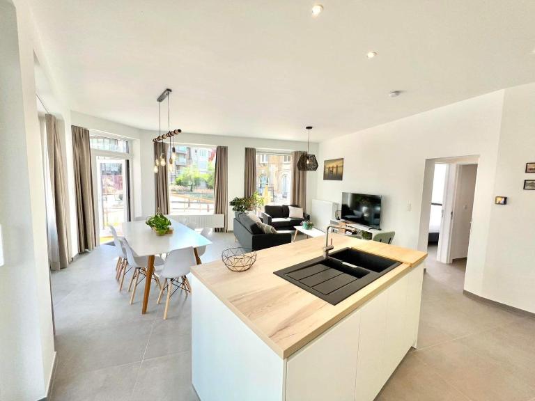 Family apartment on the ground floor with terrace - Panne A Côte - B&B La Panne