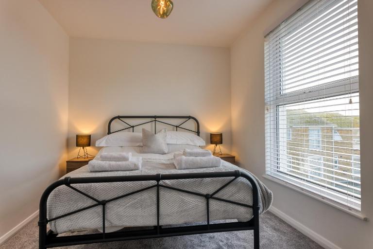 Casa Cella - Central modern house with driveway & garden - B&B Kent