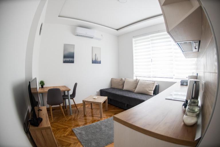 APARTMAN TEA 3 - Bed and Breakfast Čukarica