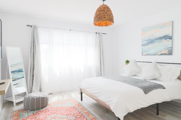 Family-Friendly Boho Stay - Sleeps 10 - Near the Falls - B&B Thorold
