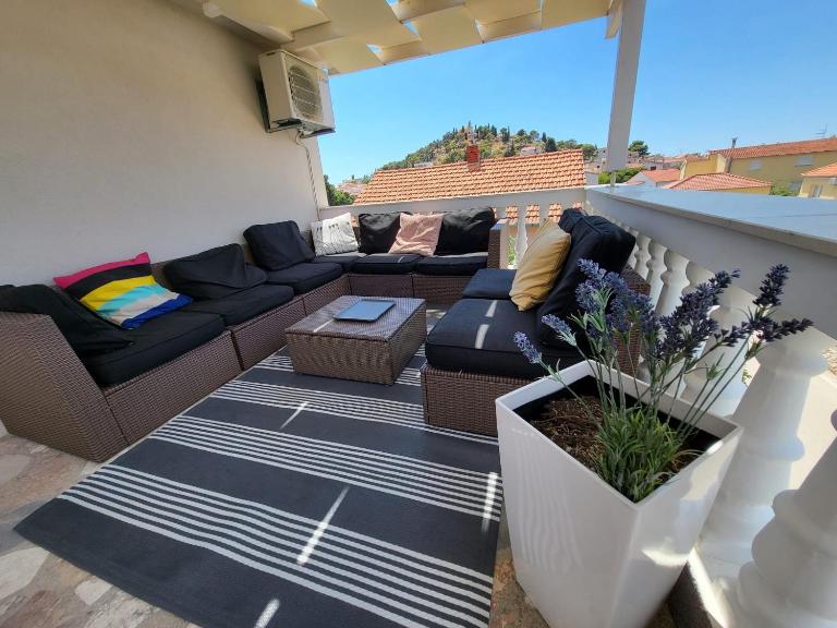 Holiday House - Maslina - Tribunj Vodice - Ferienwohnung Tribunj
