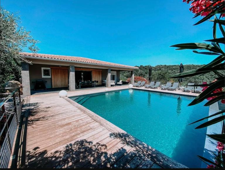 CASA GIABICONI Villa 10 personnes piscine & spa - Bed and Breakfast Sainte-Lucie de Porto-Vecchio