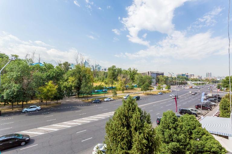 Новая площадь - B&B Almaty