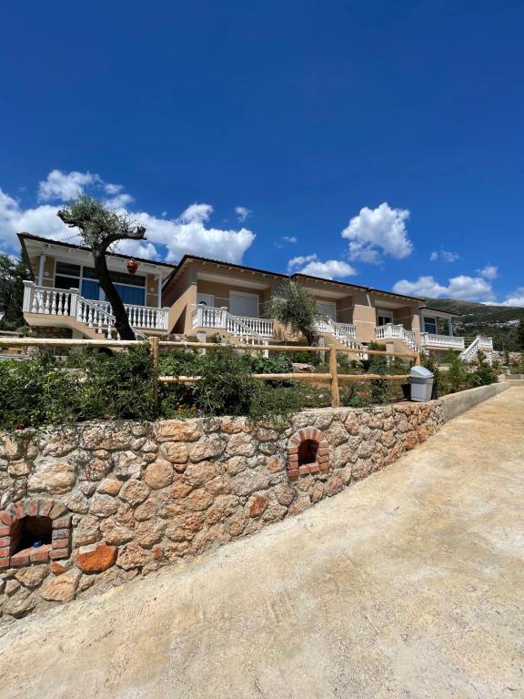 Essos Villas - B&B Dhërmi