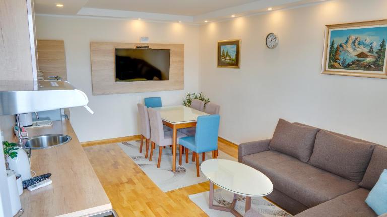 MILICA 65m2, Free parking & Wi-fi - Bed and Breakfast Novi Sad