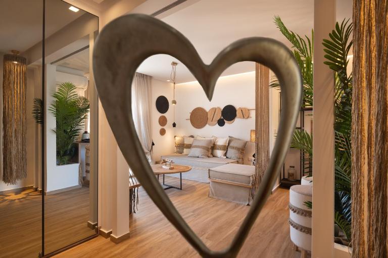 Apollonos at Heart of Plaka - B&B Athens