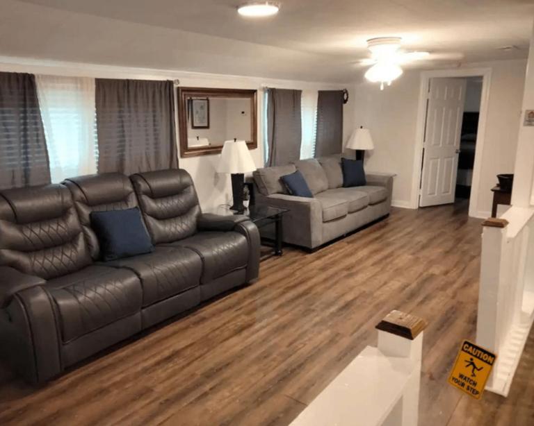 3 Bed 3 Bath House, Conveniently close to everything, Smart Tvs in all rooms whole house to yourself - Ferienwohnung New Bern