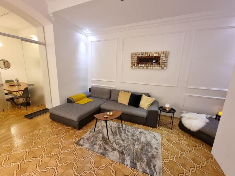 Sissi Royal Suite - Inner City 4 bedroom apartment - Bed and Breakfast Wenen