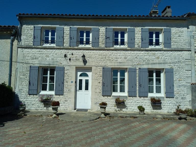Gîte climatisé les hirondelles - Chambres d'hôtes Pons