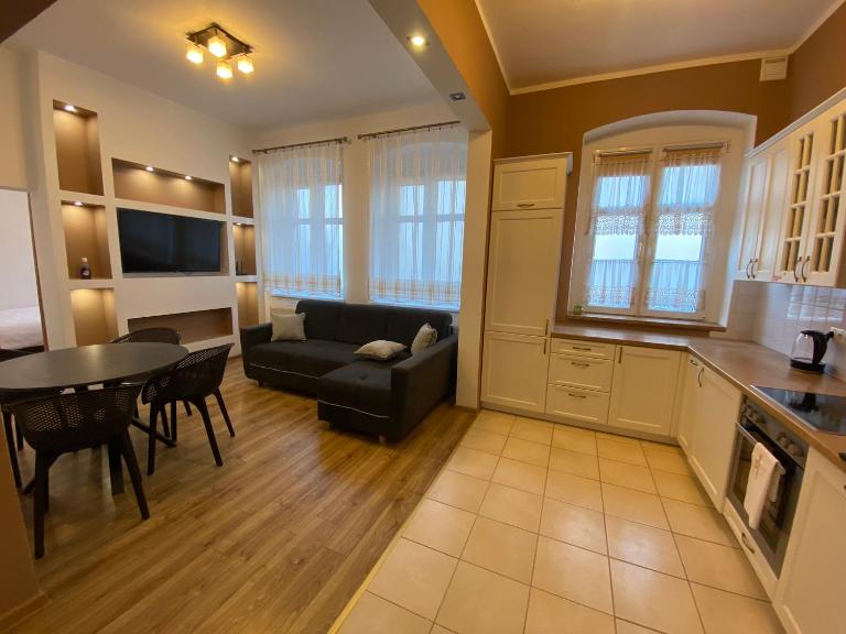Apartament F21B Deluxe w Bielawie Góry Sowie - Chambres d'hôtes Bielawa