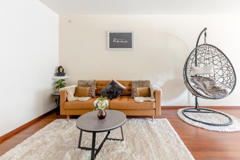Luxe apt with parking & garden in wilrijk antwerp - B&B Amberes