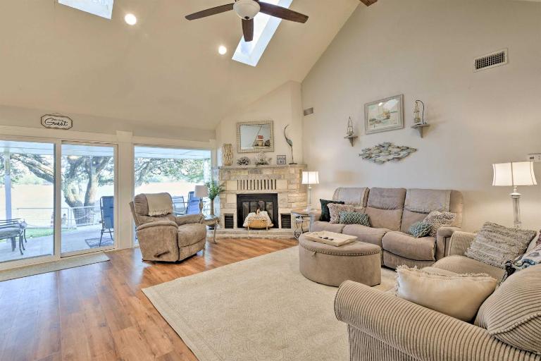 Lakefront Granbury Getaway: Boat, Swim & Fish - B&B Granbury