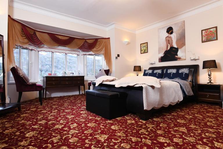 Luxury Suite in quiet countryside location - B&B Swansea