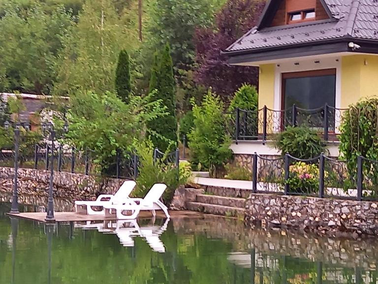 Villa Drinski biser sa bazenom - B&B Visegrad