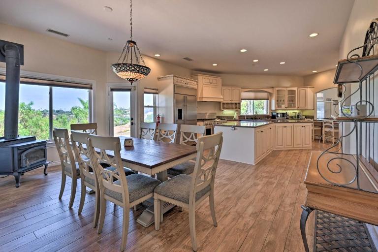 Luxe Vista Getaway w/ Private Pool & Hot Tub! - Ferienwohnung Vista