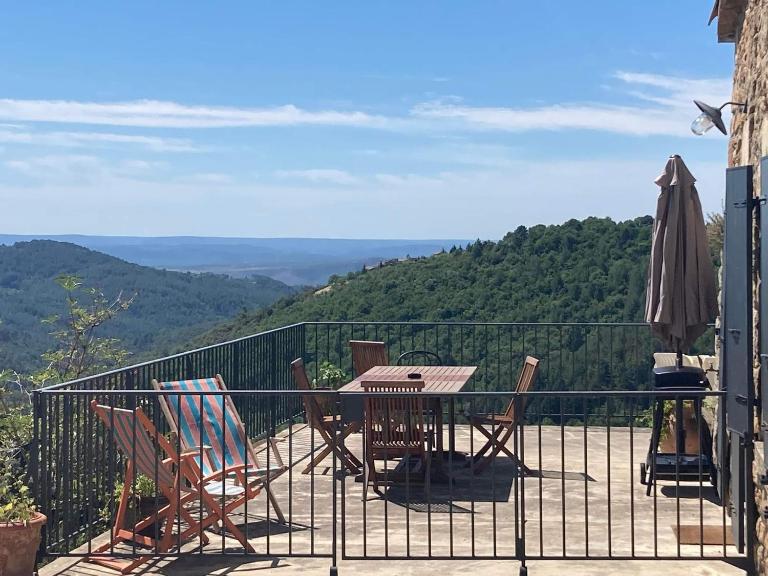 Jolie maison avec vue, dans bâtisse cévenole - Bed and Breakfast Lentillères